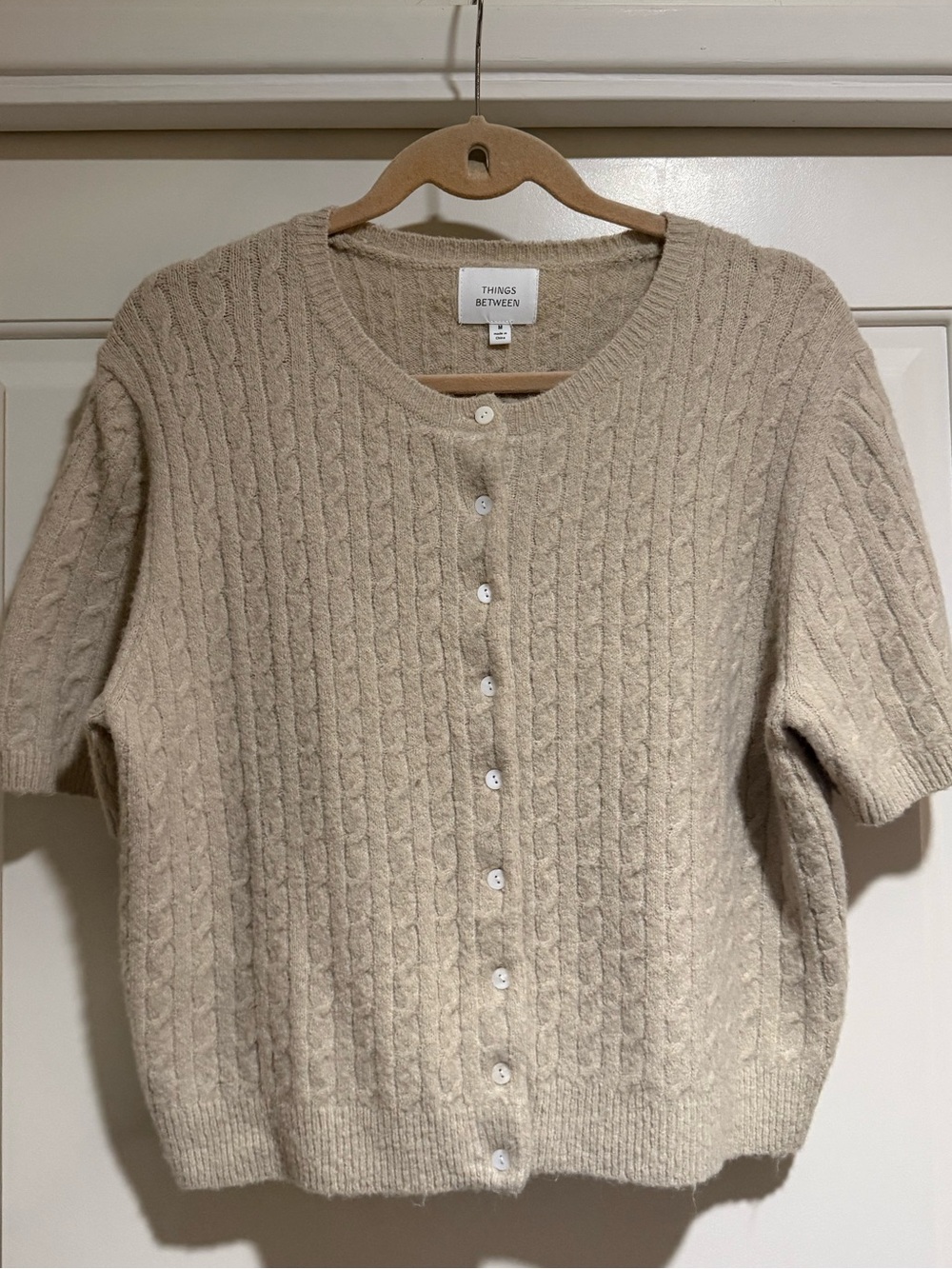 THINGS BETWEEN Cream Cable-Knit Short Sleeve Cardigan (M)